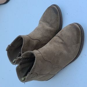 Girls boots